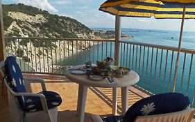 Apartment With Direct Access To The Sea